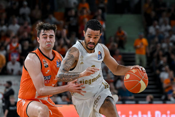 带着坚毅的 带着坚毅的